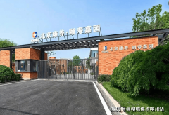 宽度达1.8米并配备双层扶手及防滑地胶